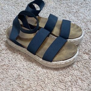 KIMMIE BLACK Steve Madden Sandles Size 6.5